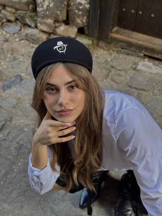 MAD FLAT wool cap in black