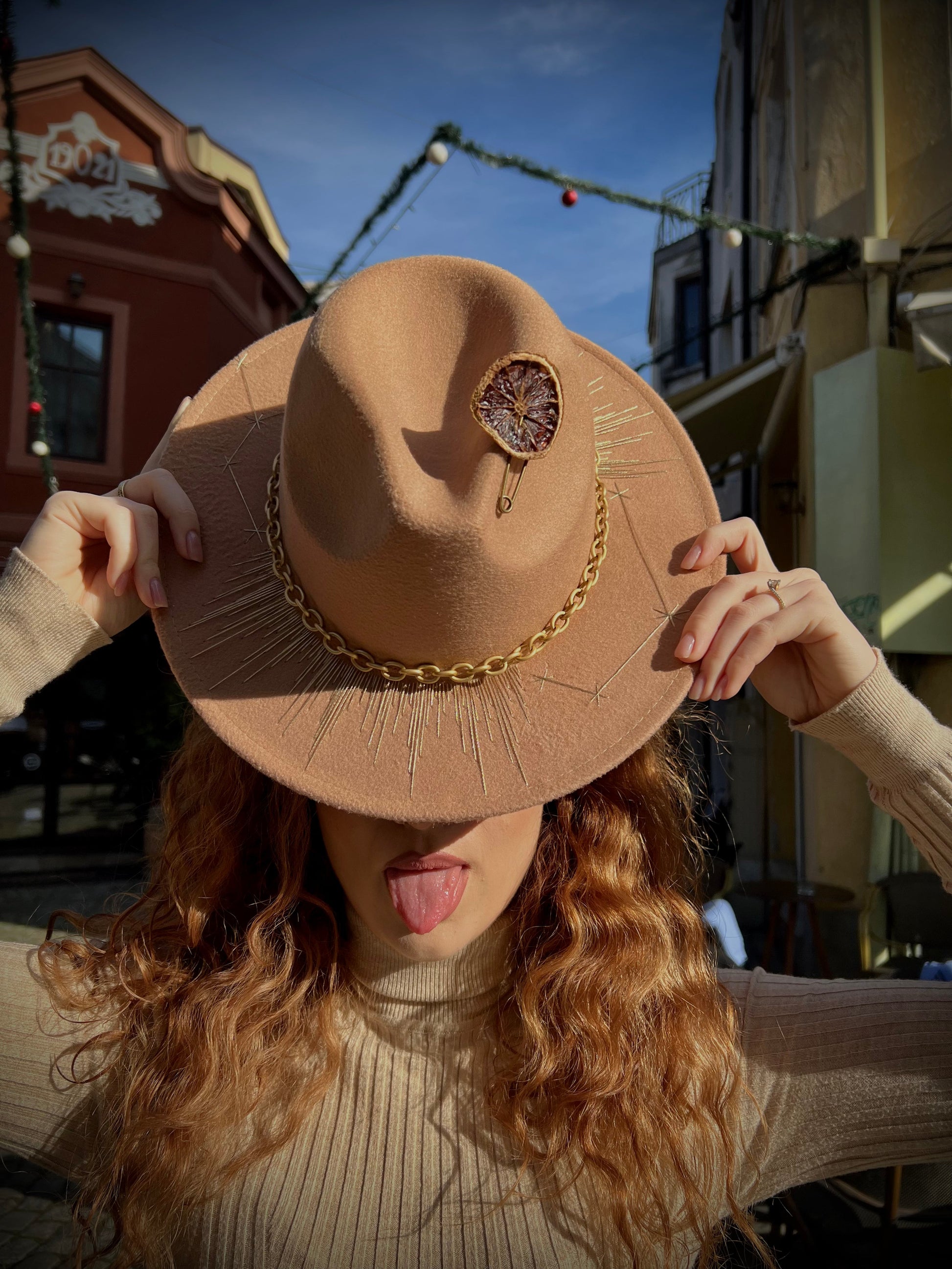 Шапка Федора "Consellations" Ludata Shapkarka бежова сребърни шевове