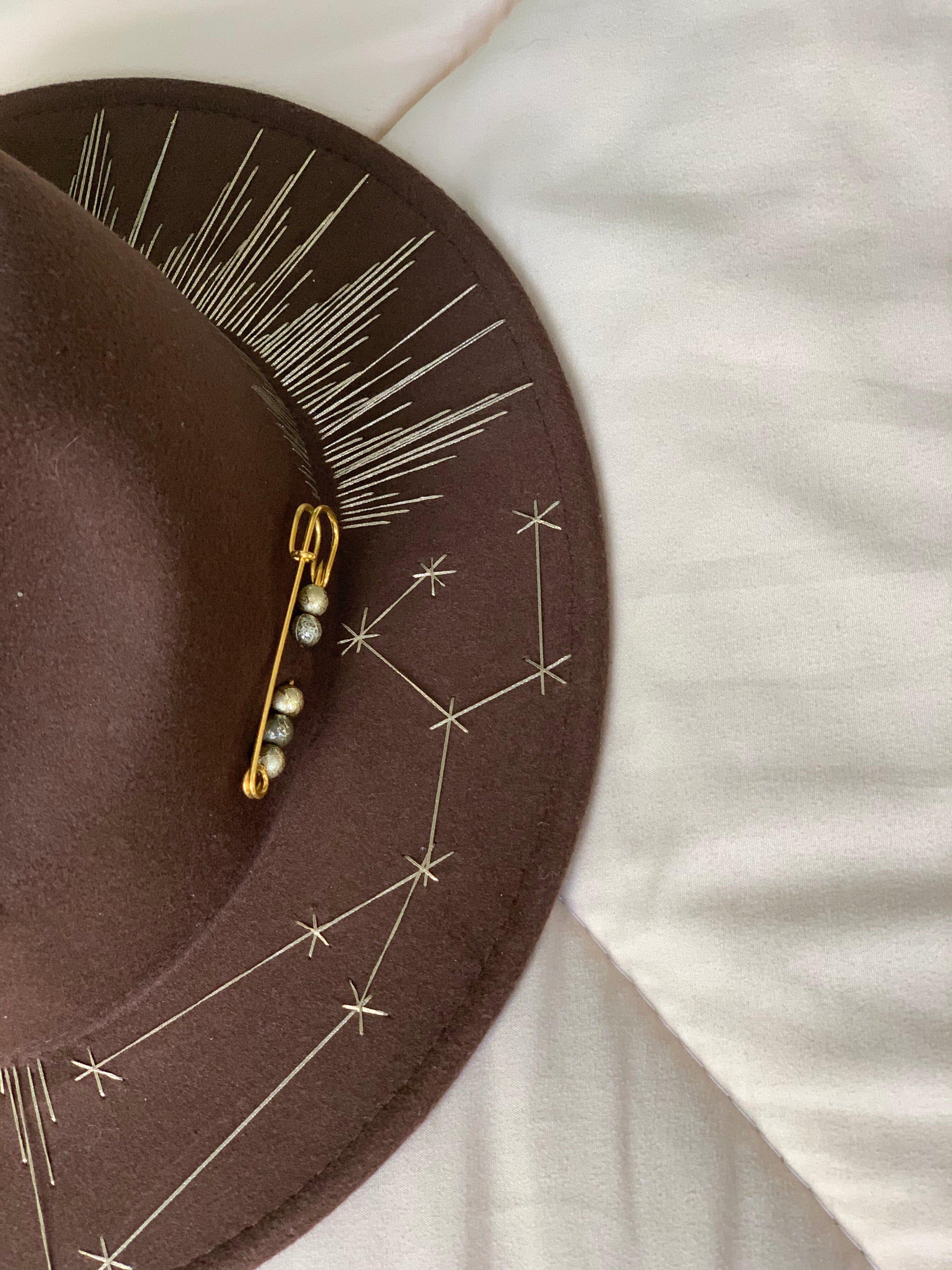 Шапка Федора "Consellations" Ludata Shapkarka кафява сребърни шевове