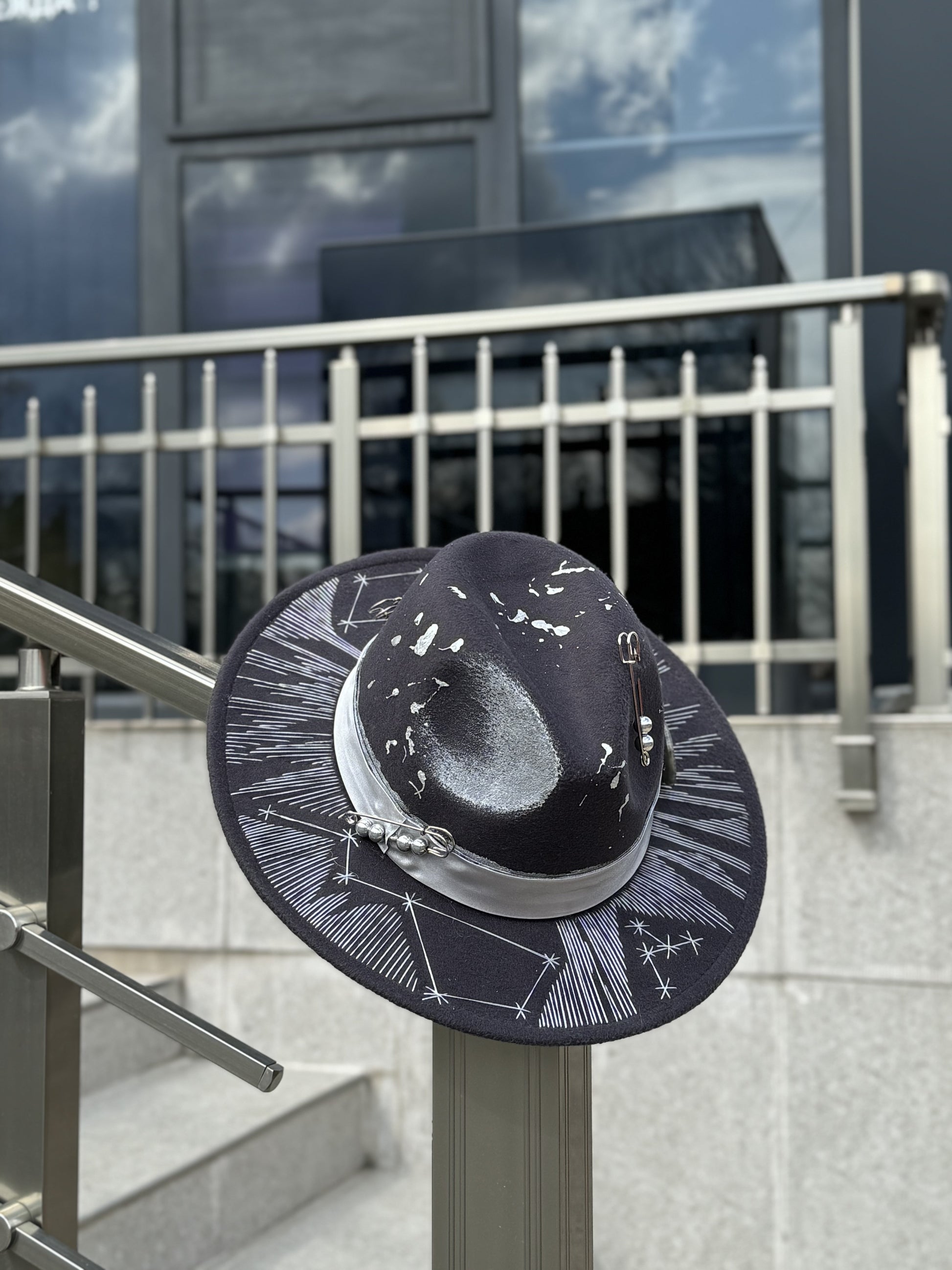 Шапка Федора "Consellations" Ludata Shapkarka сива сребърни шевове